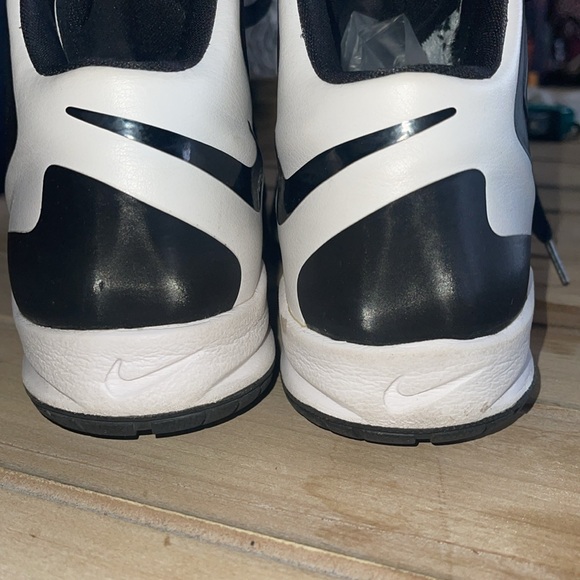 Nike hyper guard up, 5.5 youth. Black and white with white laces - Picture 4 of 5